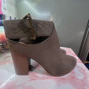 American Eagle heels.